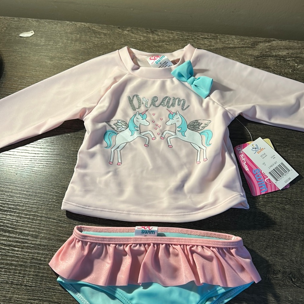 Girl 2 piece bathing suit